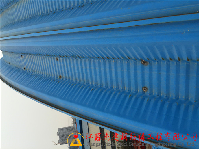 腐爛坍塌的拱形屋頂