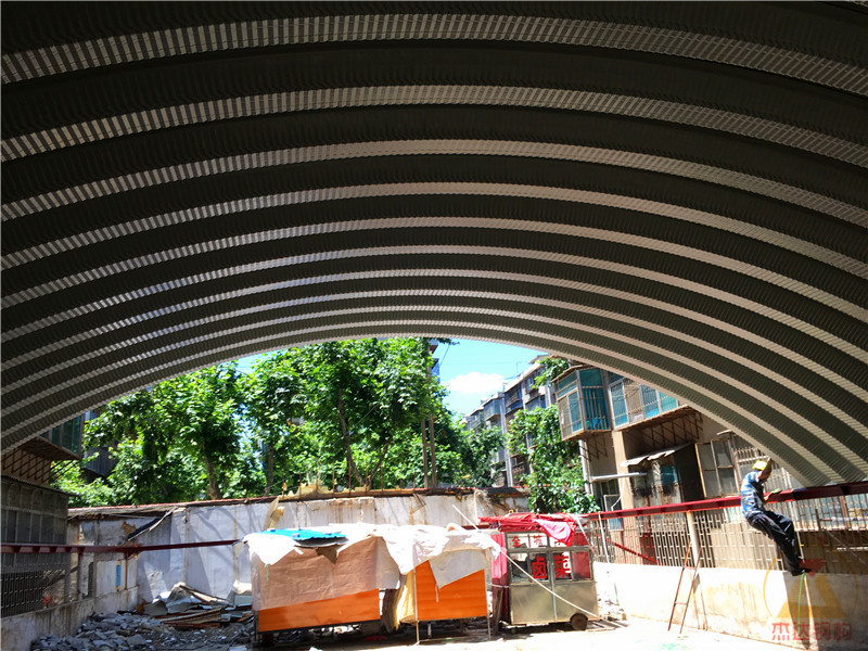 云南昭通12米跨度拱形屋頂車棚